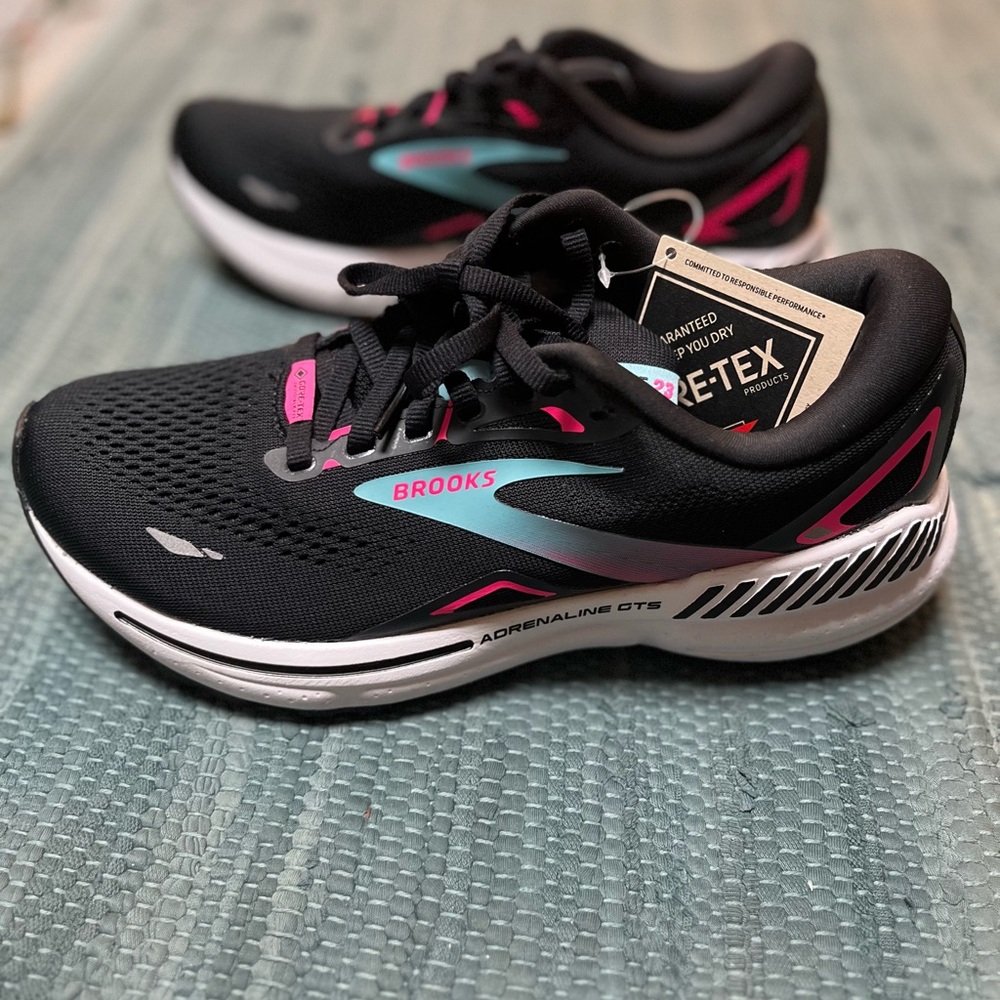 New Brooks Adrenaline 23 GTX Women's Black and Pink - 8.5